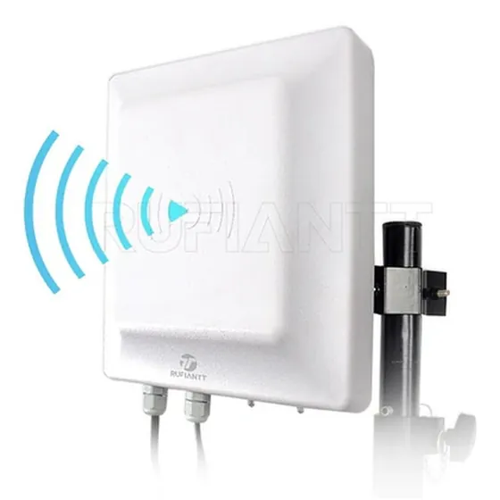 Lector RFID de largo alcance montado en un poste